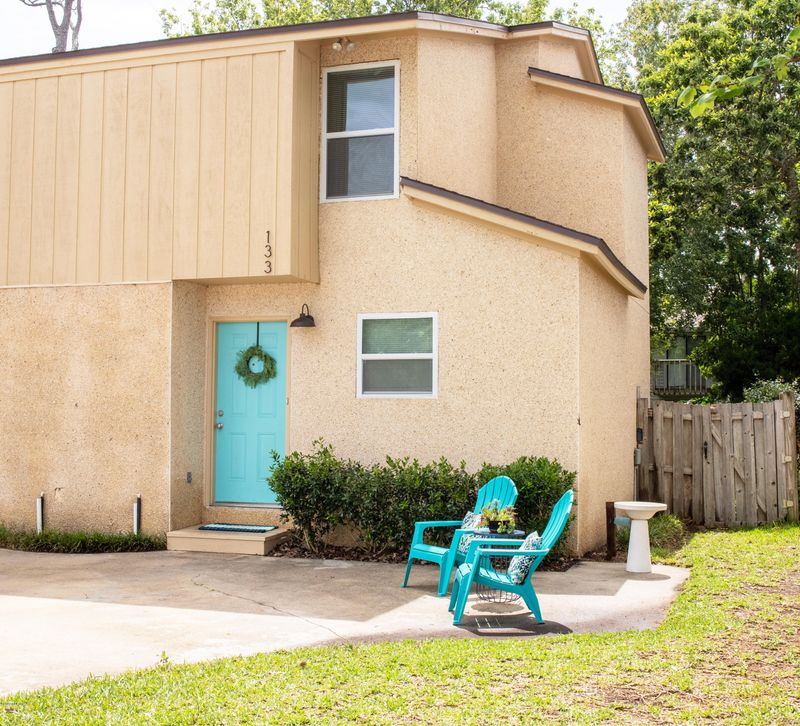 133 Pine St, Atlantic Beach, FL 32233