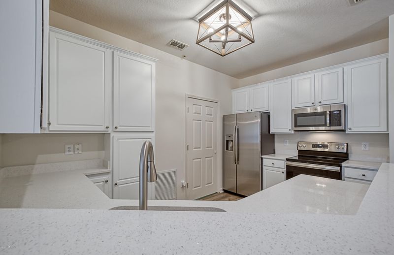 13364 Beach Blvd #812, Jacksonville, FL 32224