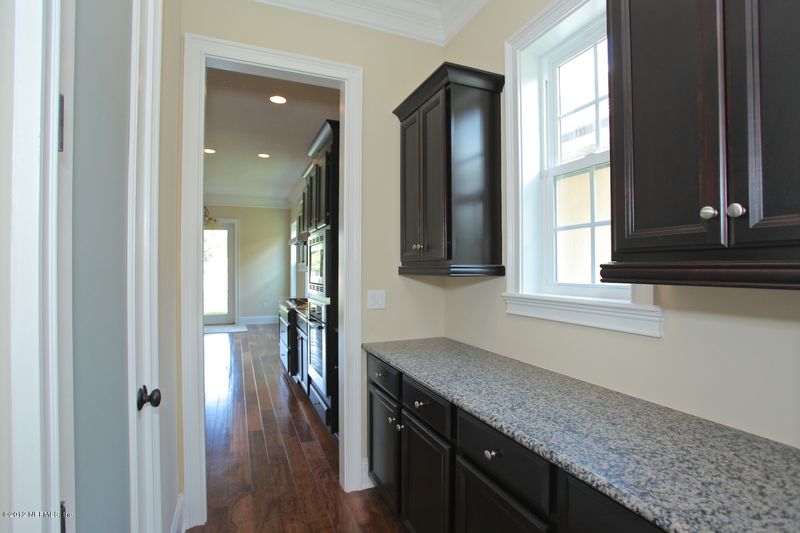 1347 Sunset View Ln, Jacksonville, FL 32207