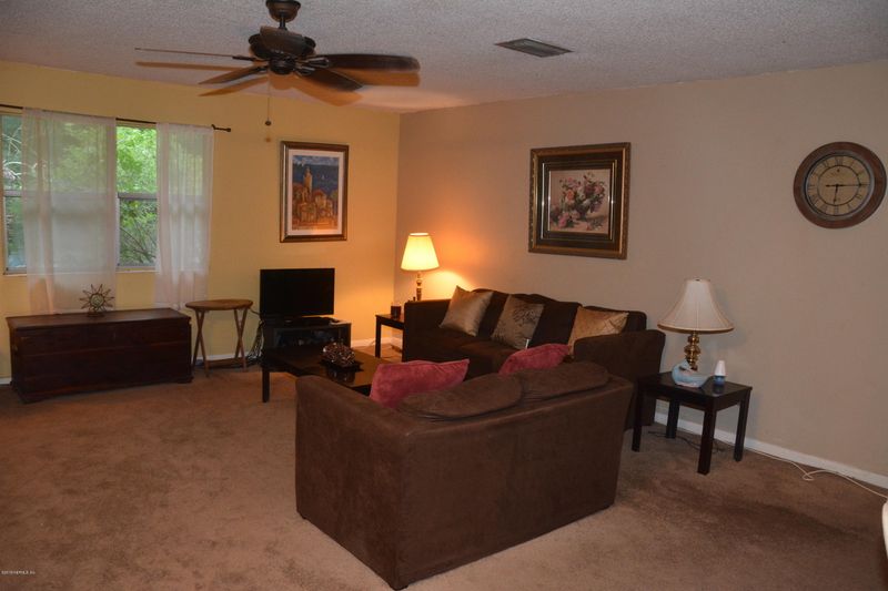 1350 Scott Rd, St Johns, FL 32259