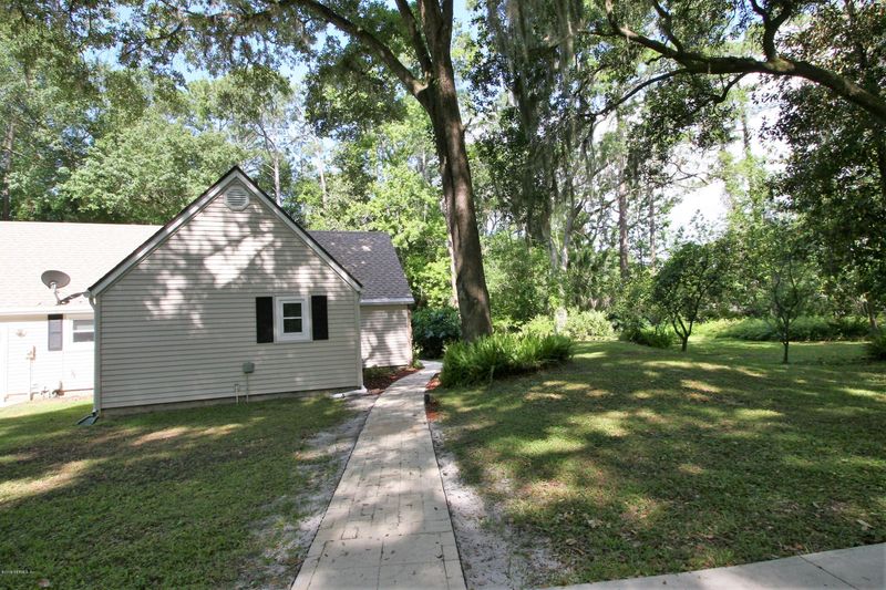 1352 Half Moon Trl, Jacksonville, FL 32223