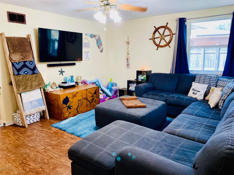 1356 Marsh Hen Dr, Jacksonville, FL 32218