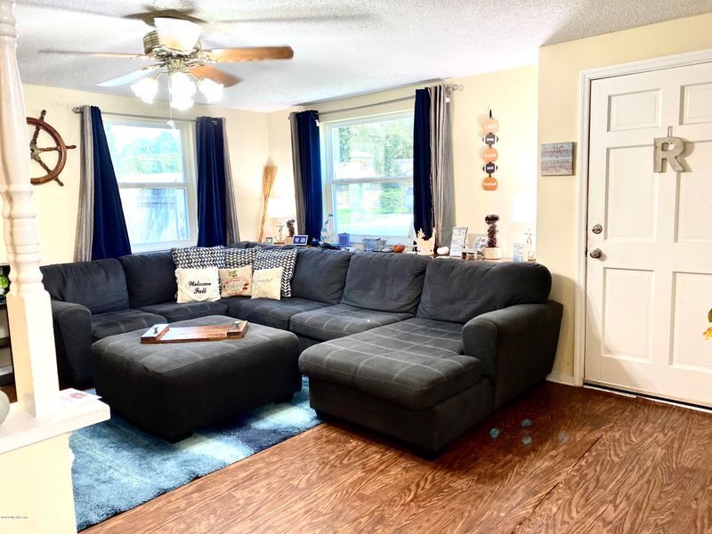 1356 Marsh Hen Dr, Jacksonville, FL 32218