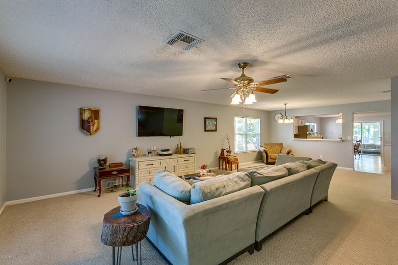 13599 Ashford Wood Ct E, Jacksonville, FL 32218