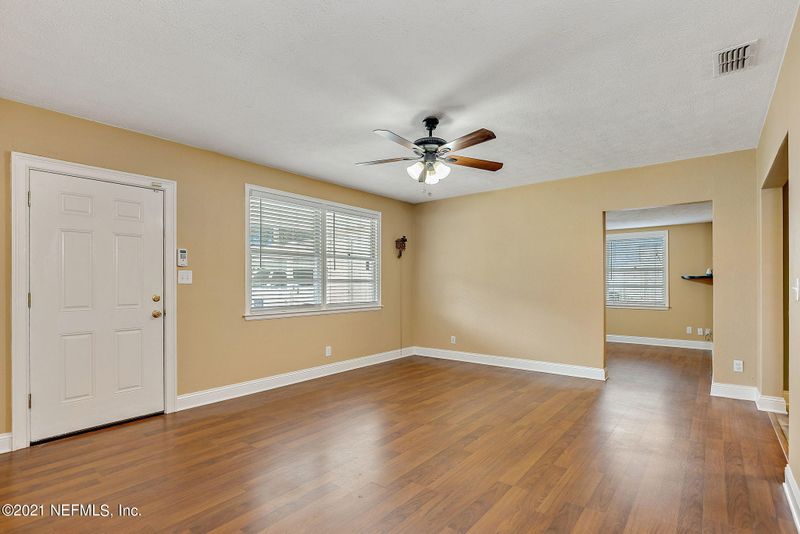 1361 Hollyhock Cir, Jacksonville, FL 32211