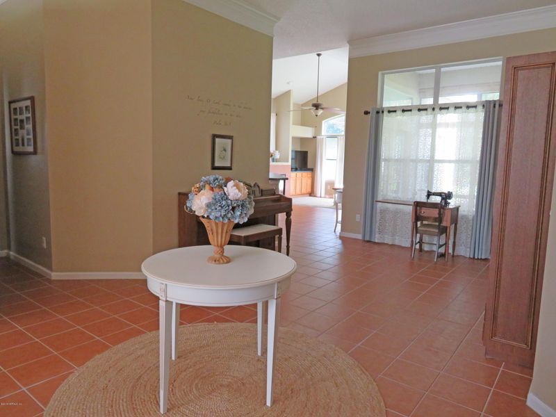 137 Strawberry Ln, St Johns, FL 32259