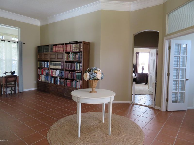 137 Strawberry Ln, St Johns, FL 32259