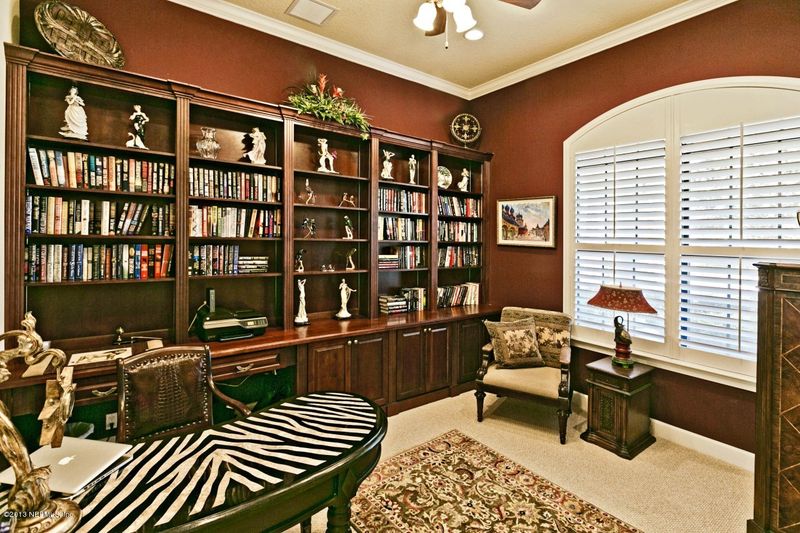 13726 Saxon Lake Dr, Jacksonville, FL 32225