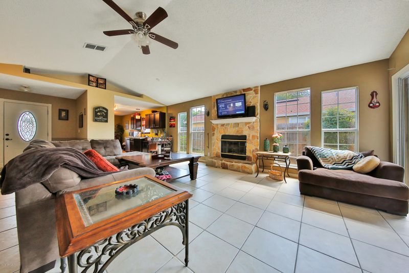 13776 Quartz Crystal Dr, Jacksonville, FL 32225