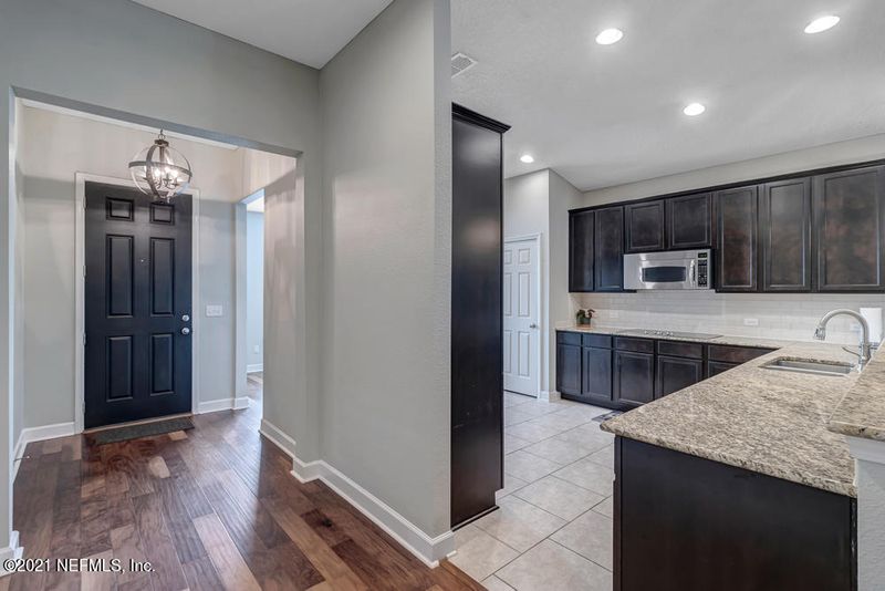 13781 Devan Lee Dr N, Jacksonville, FL 32226