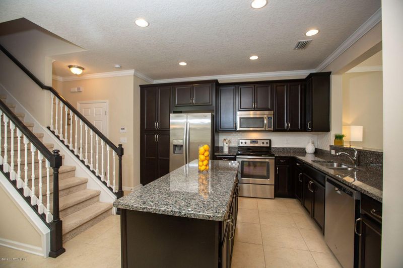 138 Richmond Dr, St Johns, FL 32259