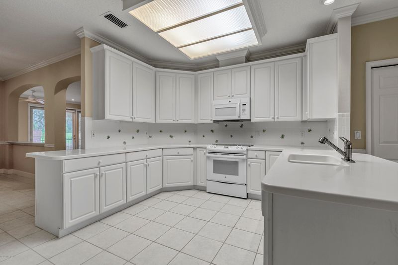 13809 Silkvine Ln, Jacksonville, FL 32224