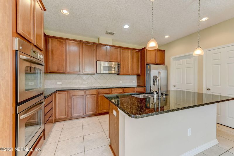 13842 Devan Lee Dr N, Jacksonville, FL 32226