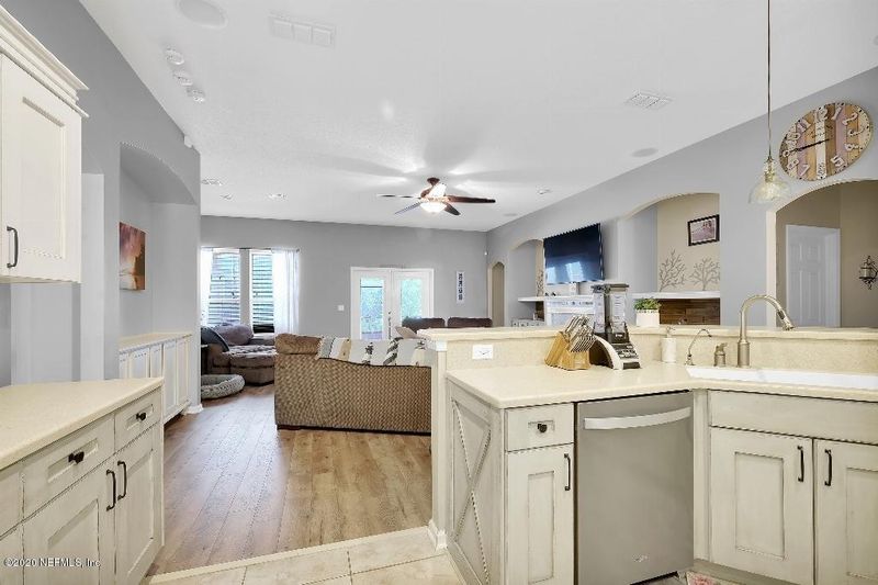 13863 Devan Lee Dr N, Jacksonville, FL 32226