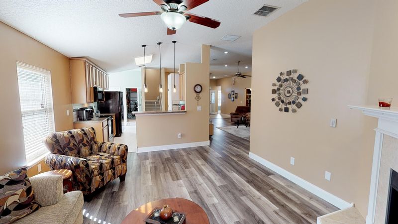 1387 Samantha Cir E, Jacksonville, FL 32218