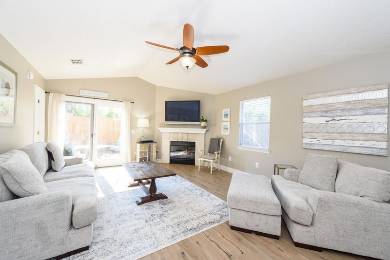 1390 Eastwind Dr, Jacksonville Beach, FL 32250