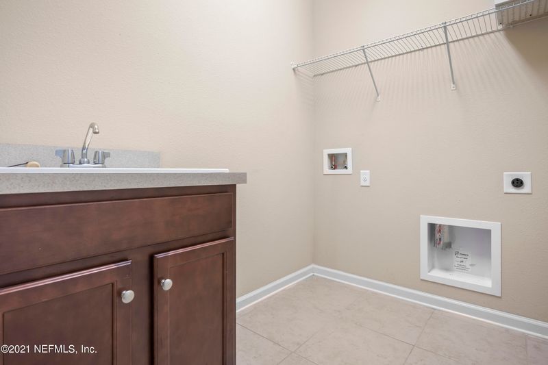 1390 Tripper Dr, Jacksonville, FL 32211