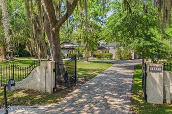 13923 Mandarin Oaks Ln, Jacksonville, FL 32223