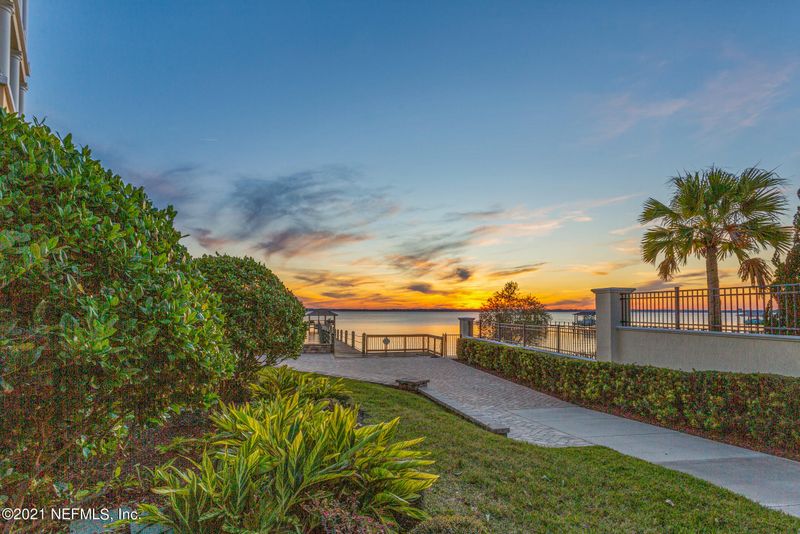 1396 Sunset View Ln, Jacksonville, FL 32207