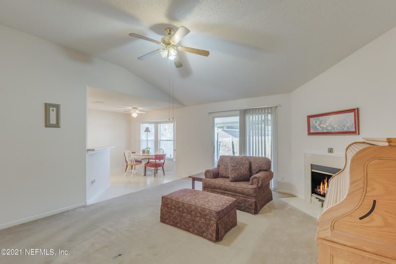 13968 Crestwick Dr E, Jacksonville, FL 32218