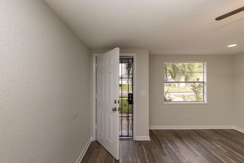 1398 Marsh Hen Dr, Jacksonville, FL 32218