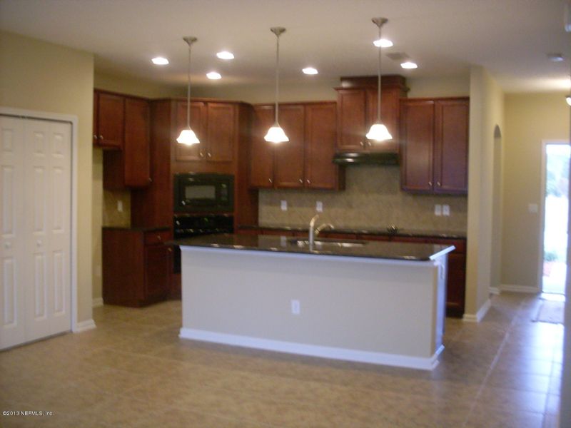 140 Longwood St, St Johns, FL 32259
