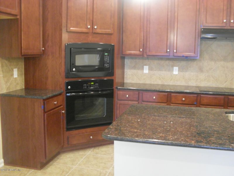140 Longwood St, St Johns, FL 32259