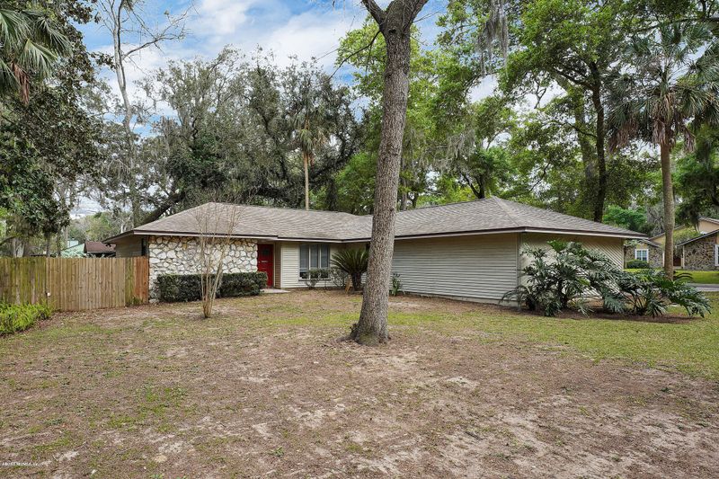 14003 Tomaka Rd, Jacksonville, FL 32225