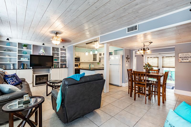 1401 4th St N, Jacksonville Beach, FL 32250