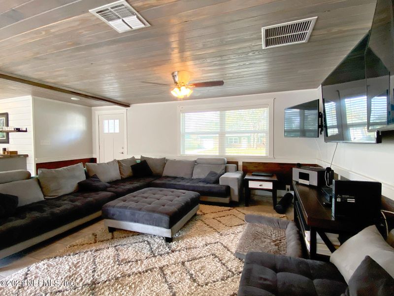 1404 Osceola Ave, Jacksonville Beach, FL 32250