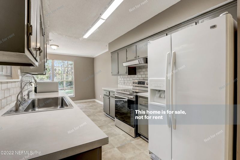 1413 Dolphin St, Orange Park, FL 32073