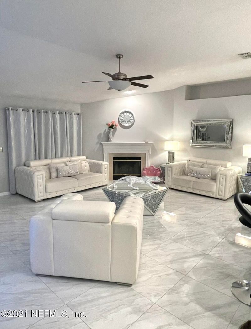 1416 Summit Oak Dr E, Jacksonville, FL 32221