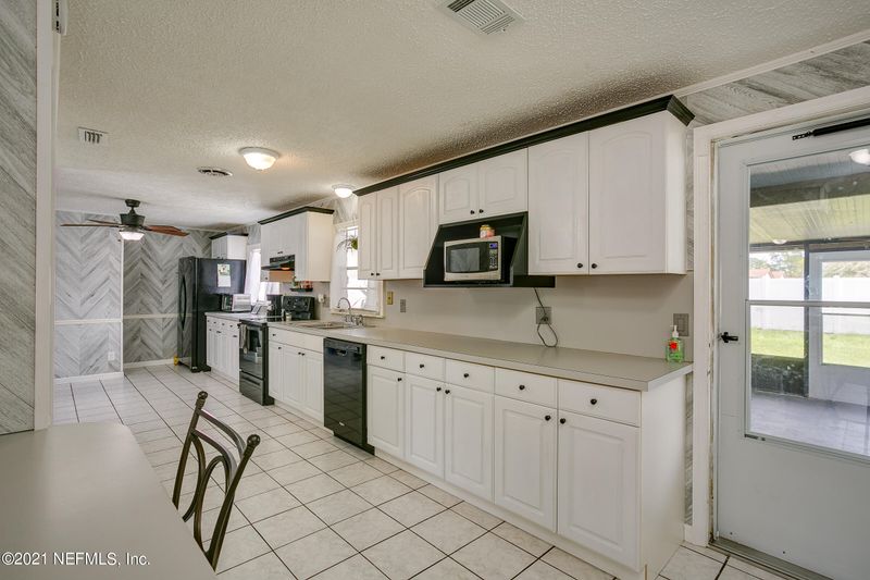 142 E Hercules Dr, Orange Park, FL 32073