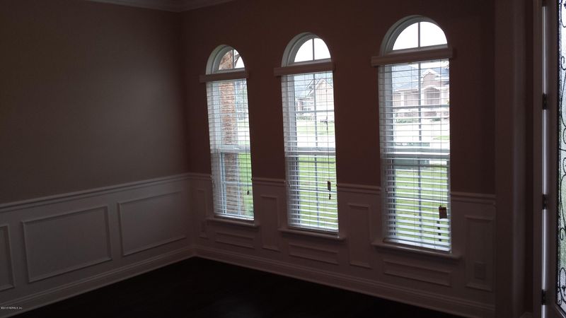 142 Senegal Dr, Jacksonville, FL 32081