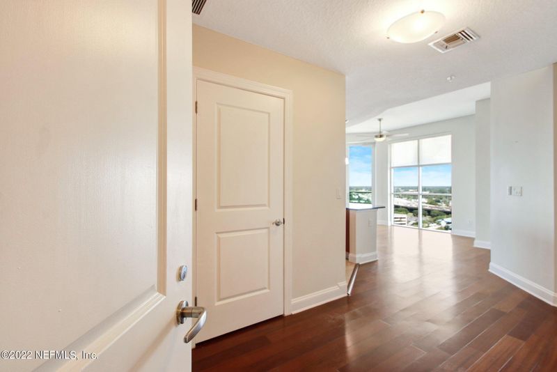 1431 Riverplace Blvd #1910, Jacksonville, FL 32207