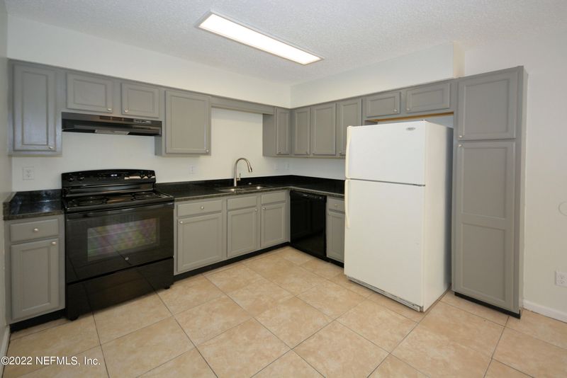 1433 Ellis Trace Dr W, Jacksonville, FL 32205