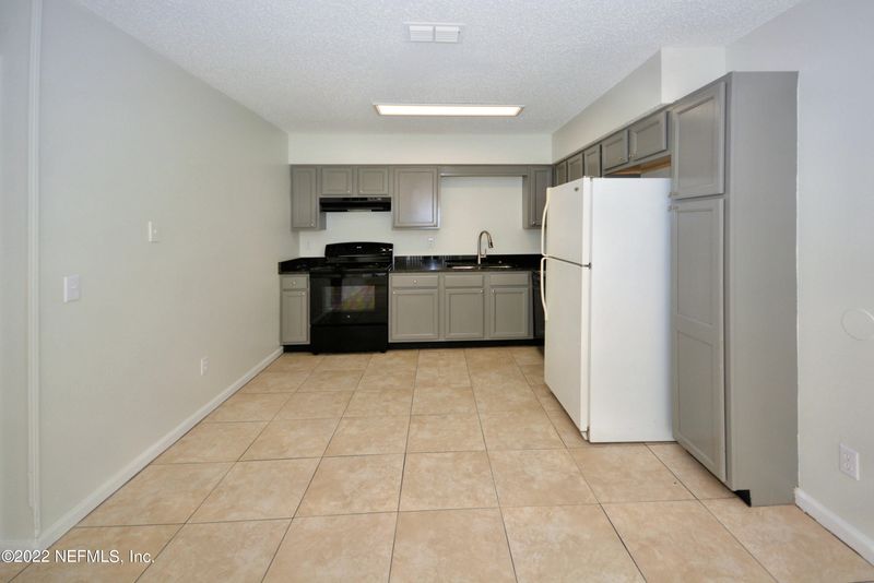 1433 Ellis Trace Dr W, Jacksonville, FL 32205