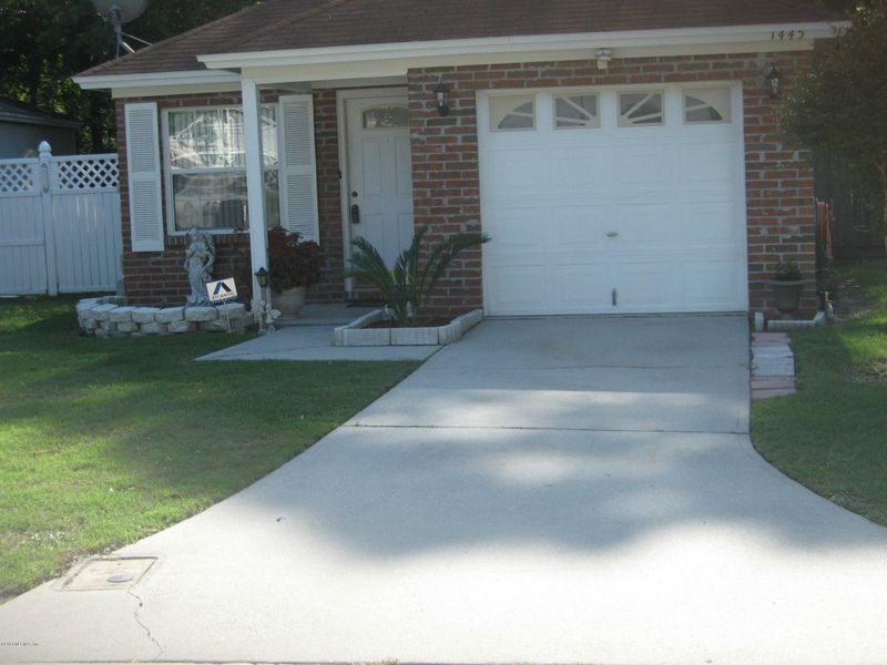 1445 Ellis Trace Dr W, Jacksonville, FL 32205