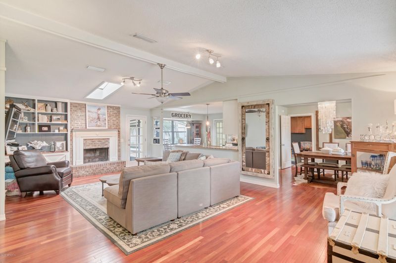 1450 Satsuma Rd, St Johns, FL 32259