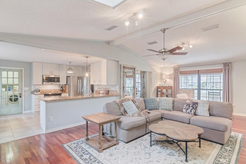 1450 Satsuma Rd, St Johns, FL 32259