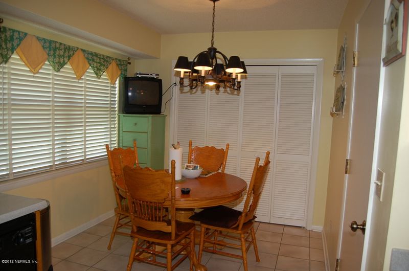 1460 Arends Rd, Jacksonville, FL 32218