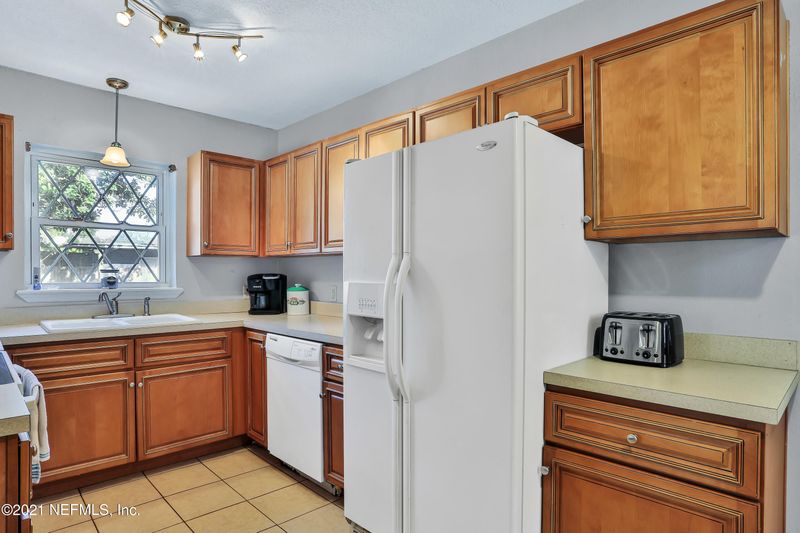 1465 Live Oak Ln, Jacksonville, FL 32207