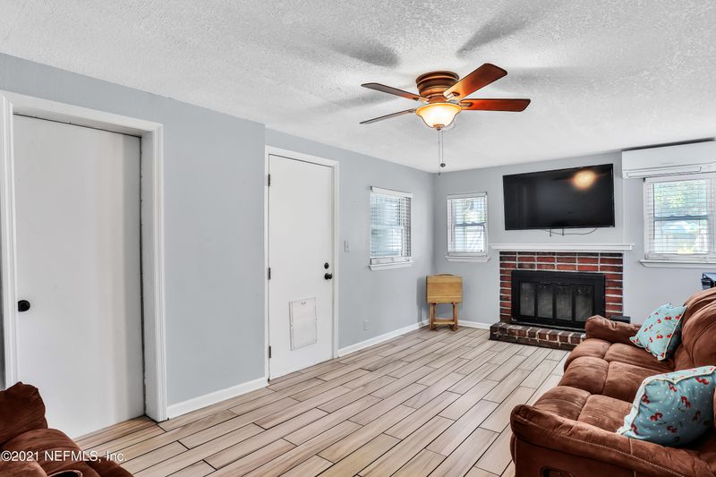 1465 Live Oak Ln, Jacksonville, FL 32207