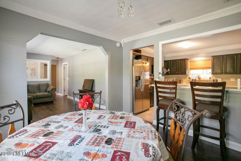 1484 Broward Rd, Jacksonville, FL 32218