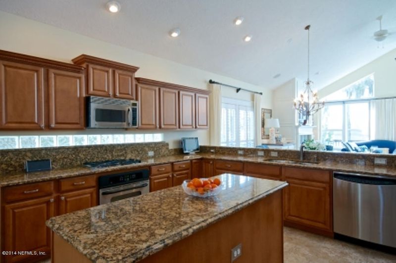 1490 Marsh View Ct, Atlantic Beach, FL 32233