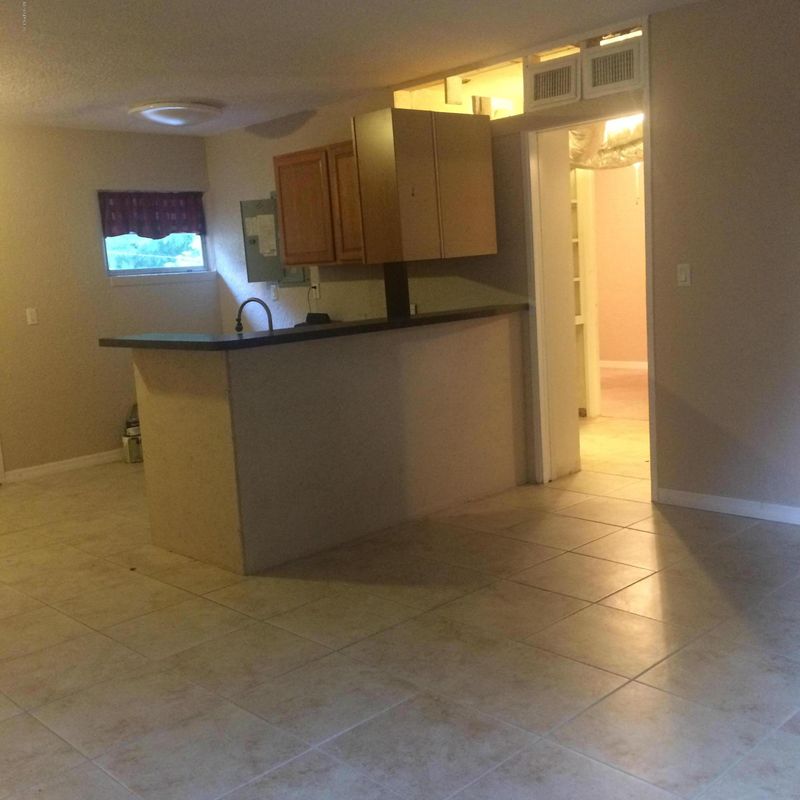 1511 King Arthur Rd, Jacksonville, FL 32211