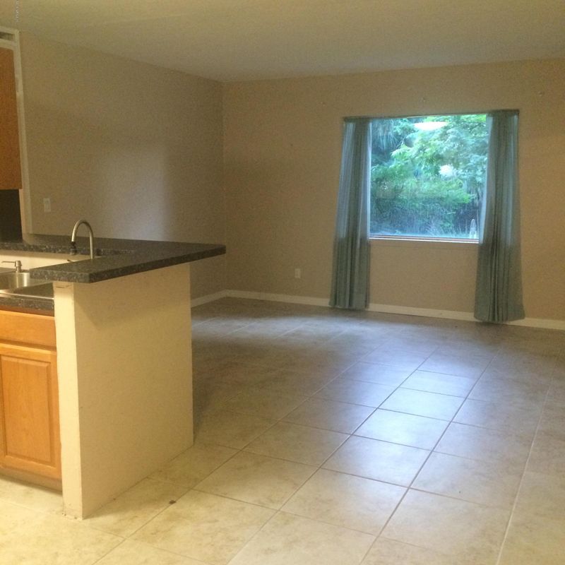 1511 King Arthur Rd, Jacksonville, FL 32211