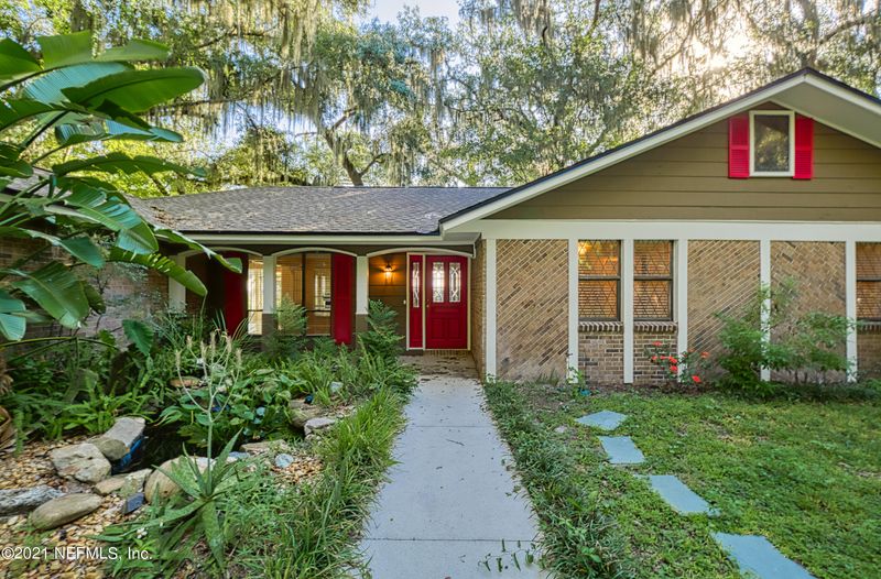 15215 Cape Dr N, Jacksonville, FL 32226