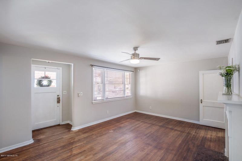 1526 Charon Rd, Jacksonville, FL 32205