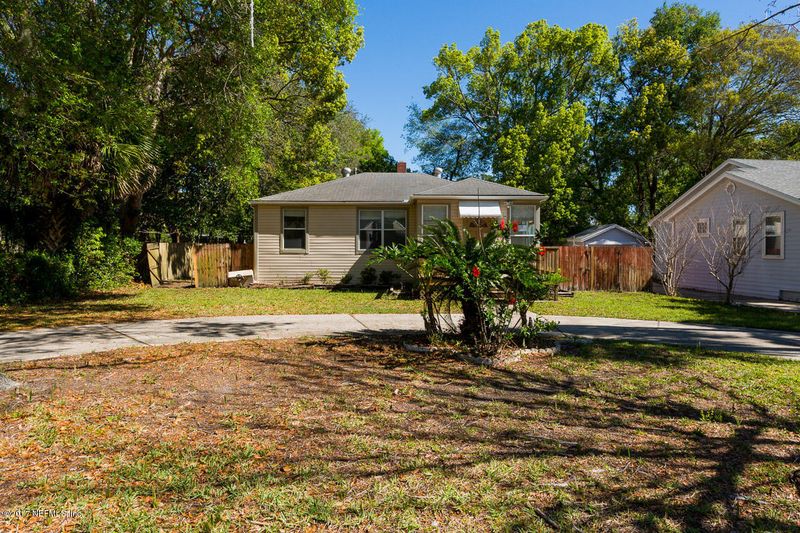 1527 4th Ave N, Jacksonville Beach, FL 32250